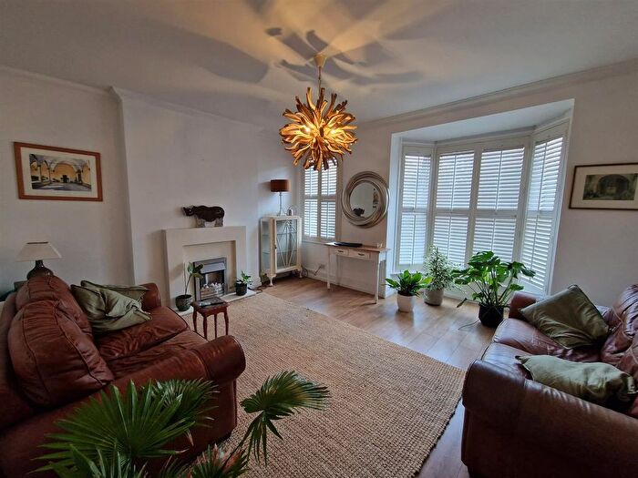2 Bedroom Maisonette To Rent In Cornwall Place, Mumbles, Swansea, SA3