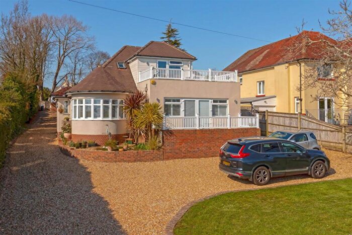 4 Bedroom Detached House For Sale In Woodland Avenue, Worthing, BN13
