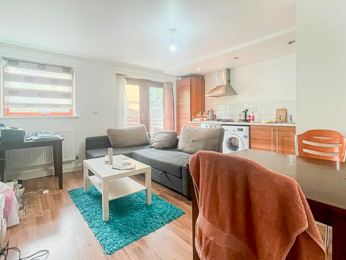 1 Bedroom Flat To Rent In Cazenove Road, London, N16