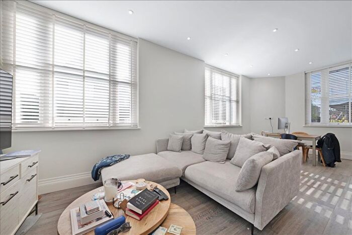 2 Bedroom Flat To Rent In Hesketh Place, London, W11