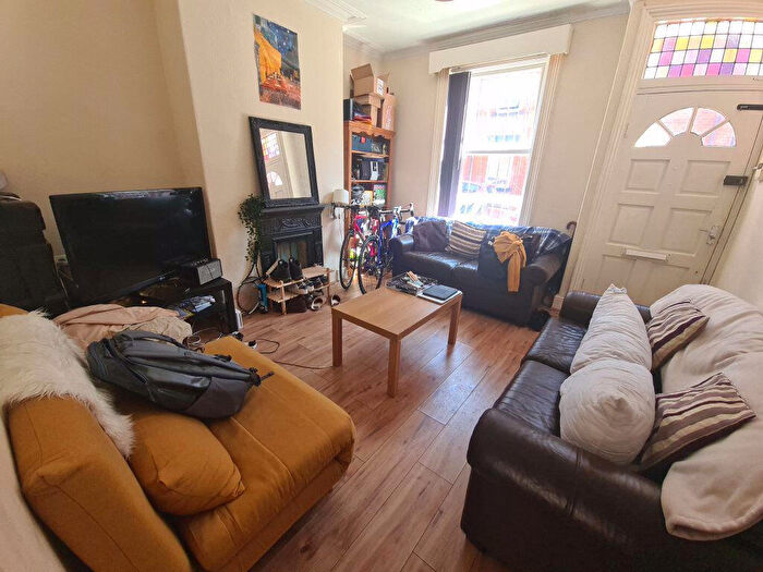 4 Bedroom House To Rent In Welton Place, Leeds, LS6