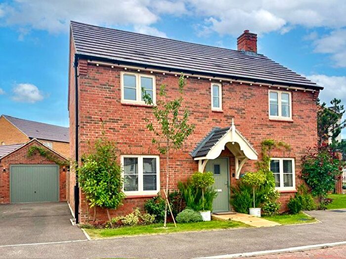 3 Bedroom Detached House For Sale In Harwood Lane, Clifton, SG17