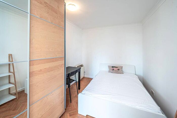 1 Bedroom Flat To Rent In Holden Avenue, Woodside Park, London, N12