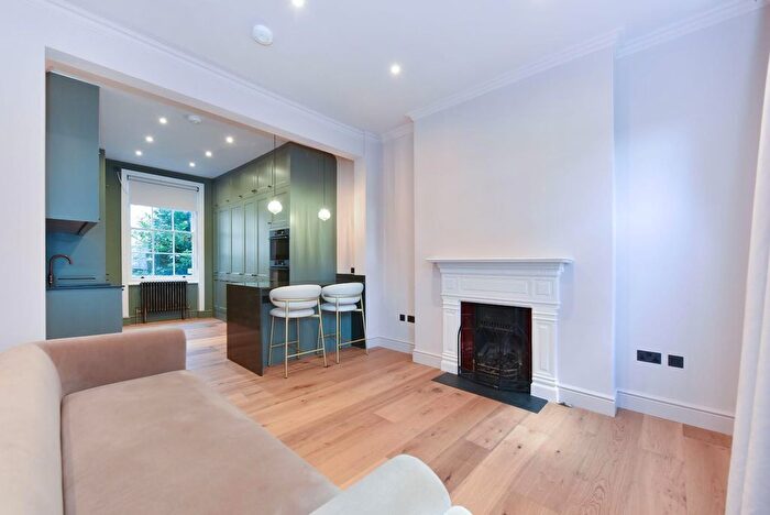 2 Bedroom Flat To Rent In Trinity Street, Borough, London, SE1