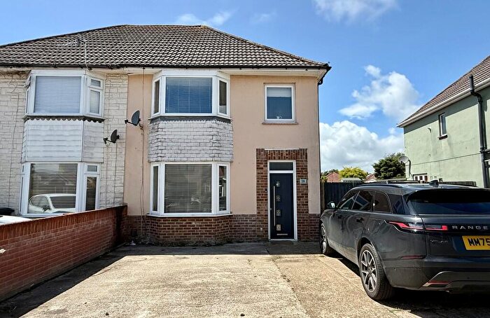 3 Bedroom Semi-Detached House For Sale In Conifer Grove, Gosport, PO13