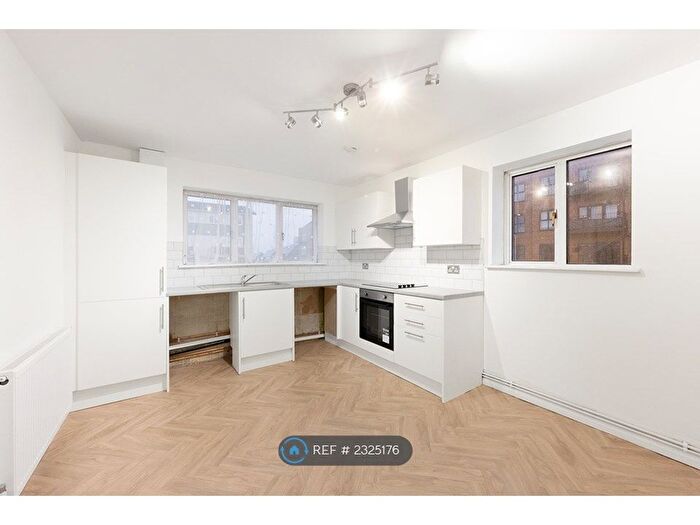 3 Bedroom Maisonette To Rent In Ford Road, Northfleet, Gravesend, DA11
