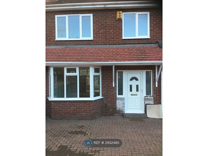 4 Bedroom Semi-Detached House To Rent In Attlee Avenue, Doncaster, DN11