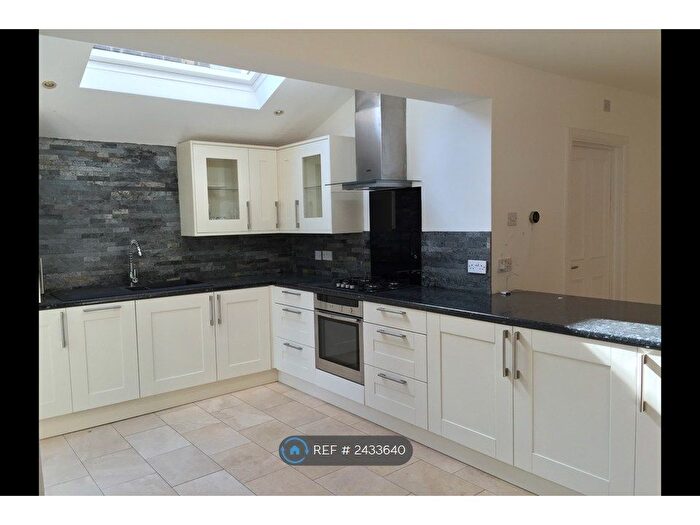 2 Bedroom Flat To Rent In Mansell Road, London, W3