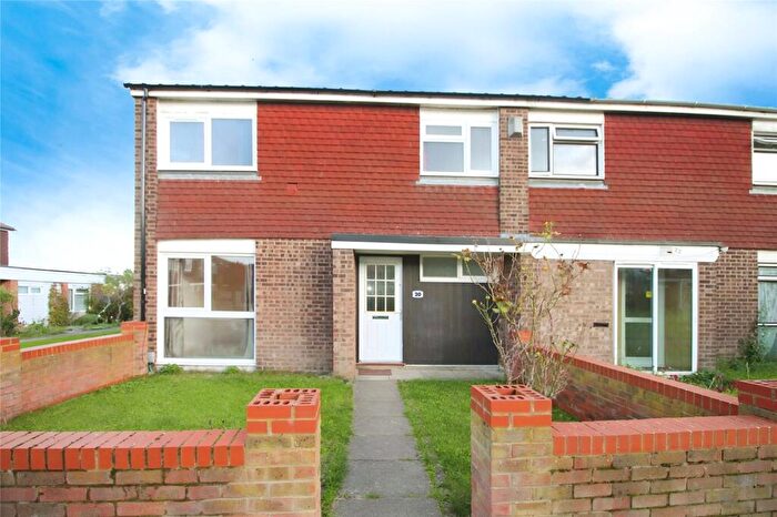 3 Bedroom End Of Terrace House To Rent In Atholl Walk, Bedford, Bedfordshire, MK41