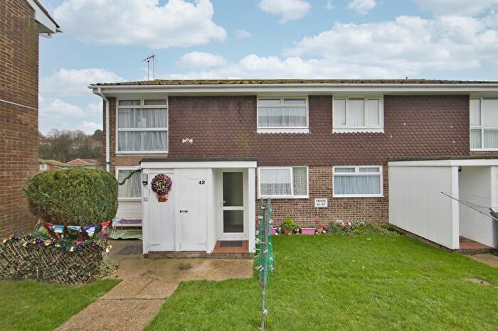 2 Bedroom Maisonette For Sale In Chalcroft Road, Folkestone, CT20