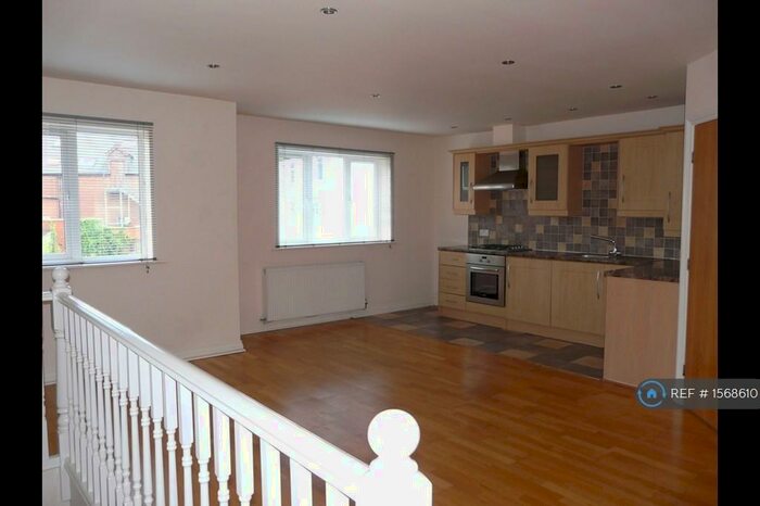 2 Bedroom Flat To Rent In Minton Court, Bolton, BL3
