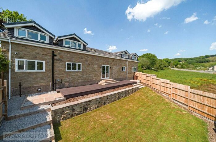 5 Bedroom Detached House To Rent In Bute Street, Glossop, Derbyshire, SK13