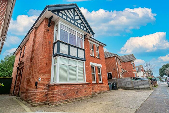 2 Bedroom Apartment To Rent In Southbourne Road, Bournemouth, BH6