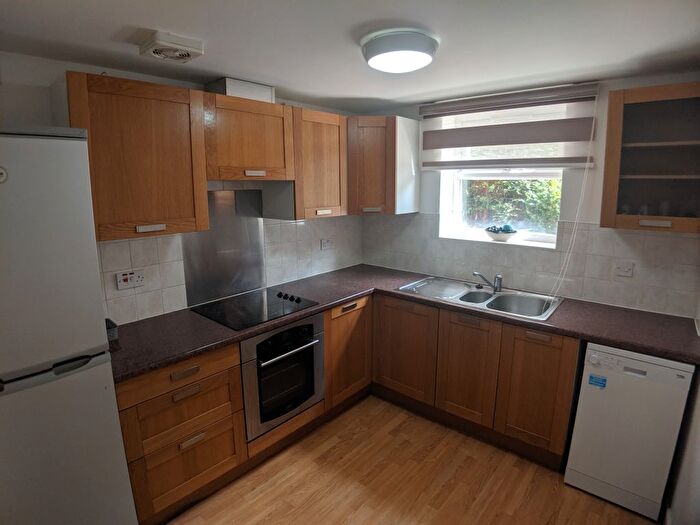 2 Bedroom Flat To Rent In Barlow Moor Road, Didsbury, Manchester, M20