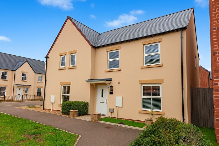 3 Bedroom Semi Detached House For Sale In Hobby Road, Bodicote, Banbury, OX15