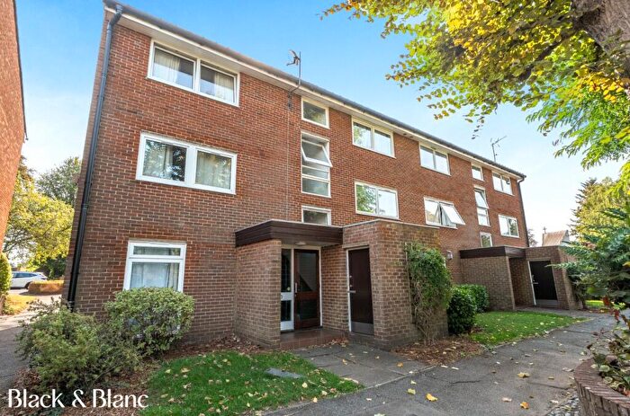 1 Bedroom Apartment For Sale In Tidenham Gardens, Croydon, CR0
