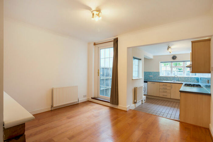 2 Bedroom House To Rent In Glencoe Road, Weybridge, KT13