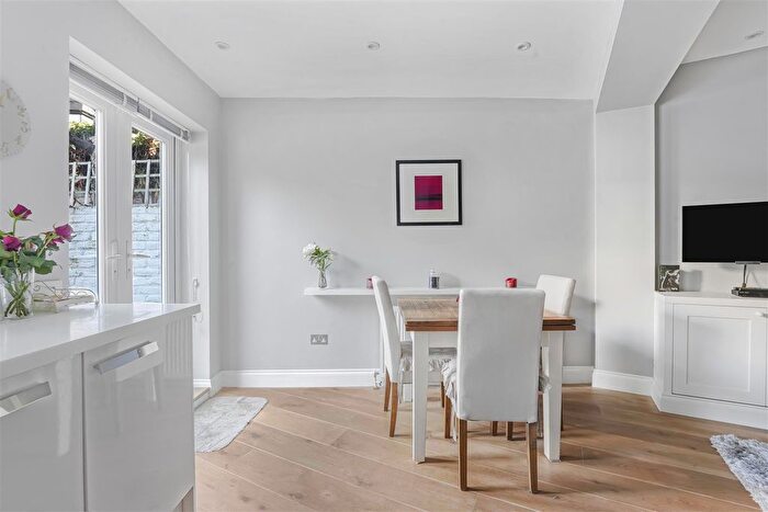 1 Bedroom Flat For Sale In Rostrevor Road, London, SW6