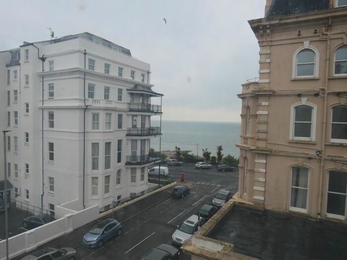 3 Bedroom Flat To Rent In St. Brelades, Trinity Place, Eastbourne BN21
