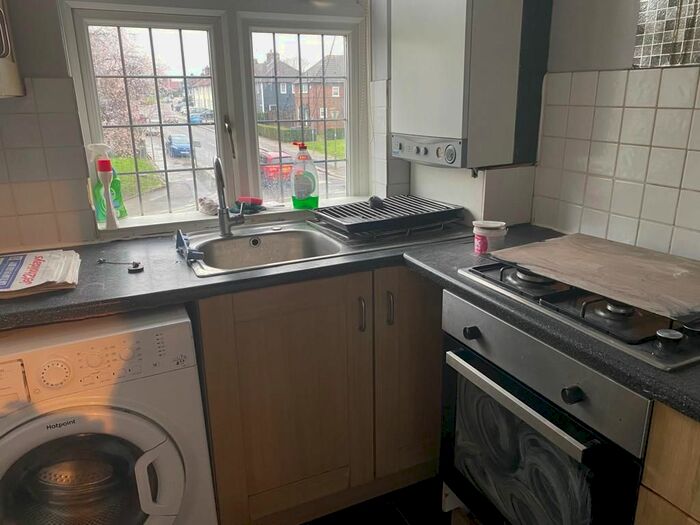 2 Bedroom Flat To Rent In Montrose Avenue, Edgware, HA8