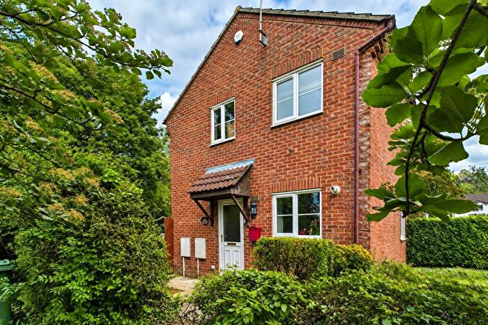 2 Bedroom Semi Detached House To Rent In The Vines, Hucclecote, GL3