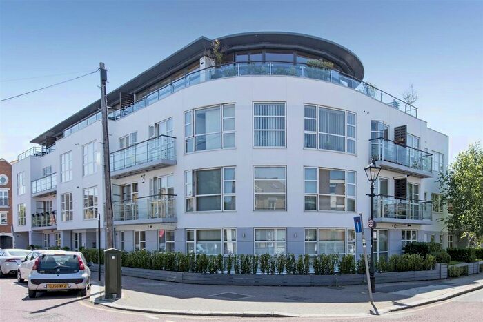 2 Bedroom Flat To Rent In The Glass House, Lacy Road, Putney, SW15