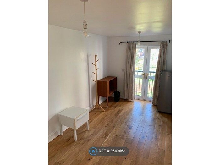 1 Bedroom Flat To Rent In Sportsman Place, London, E2