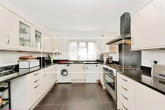 3 Bedroom Property To Rent In Vale Road, Worcester Park, KT4