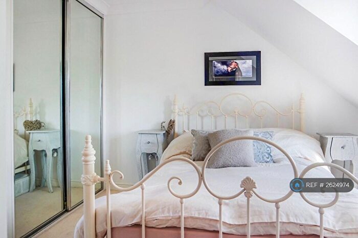 2 Bedroom Flat To Rent In Datchet Road, Slough, SL3