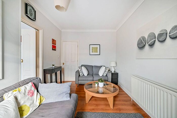 1 Bedroom Flat To Rent In Heath Road, Twickenham, TW1