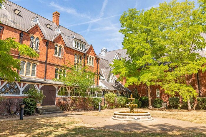 1 Bedroom Flat For Sale In Hatch Lane, Windsor, SL4