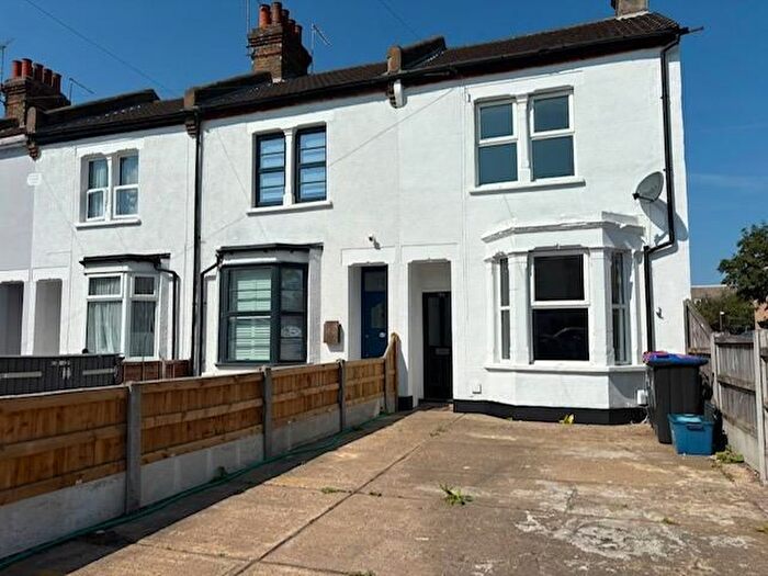 3 Bedroom End Of Terrace House To Rent In North Road, Westcliff-On-Sea, SS0