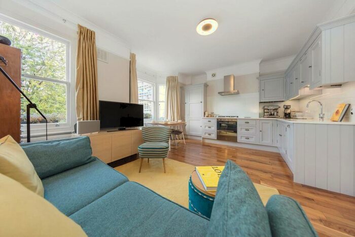 2 Bedroom Flat To Rent In Rosenau Road, Battersea, London, SW11