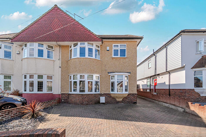 4 Bedroom Semi-Detached House For Sale In Falconwood Avenue, Welling, DA16