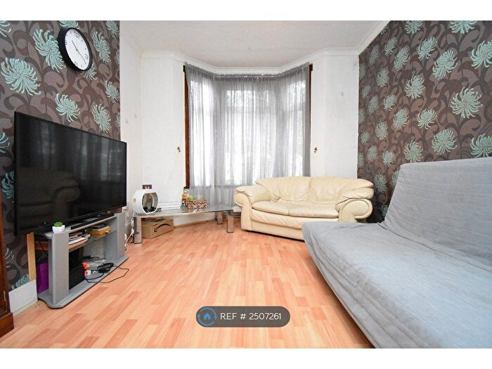 2 Bedroom Terraced House To Rent In Stirling Road, London, E13