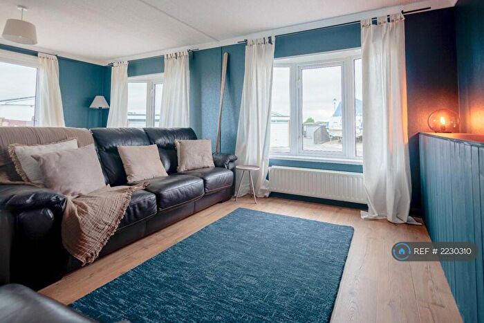 3 Bedroom Bungalow To Rent In Convent Meadows, Christchurch, BH23