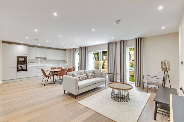 3 Bedroom Apartment To Rent In Purley Avenue, London, NW2