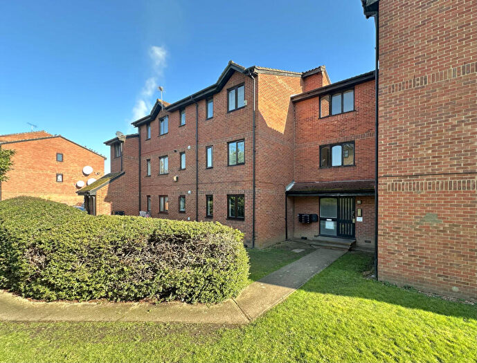 1 Bedroom Flat To Rent In Samuel Close, London, SE14