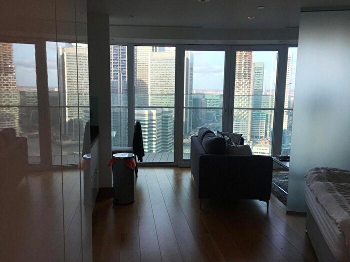Apartment To Rent In Arena Tower, Crossharbour Plaza, Canary Wharf, E14