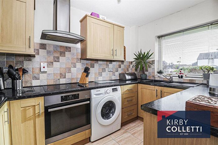 2 Bedroom Flat For Sale In Hertford Road, Hoddesdon, EN11