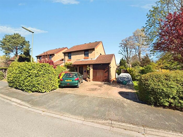 3 Bedroom Semi Detached House For Sale In Cardingham, Woking, Surrey, GU21