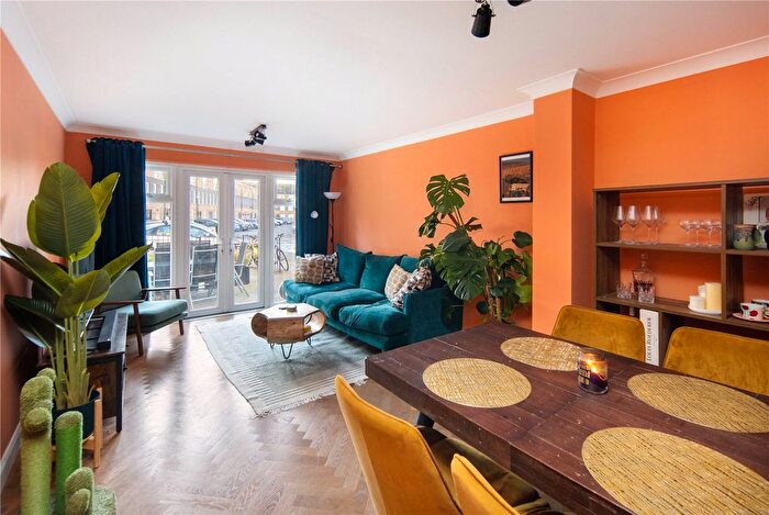 2 Bedroom Flat For Sale In Leabank Square, Hackney, London, E9