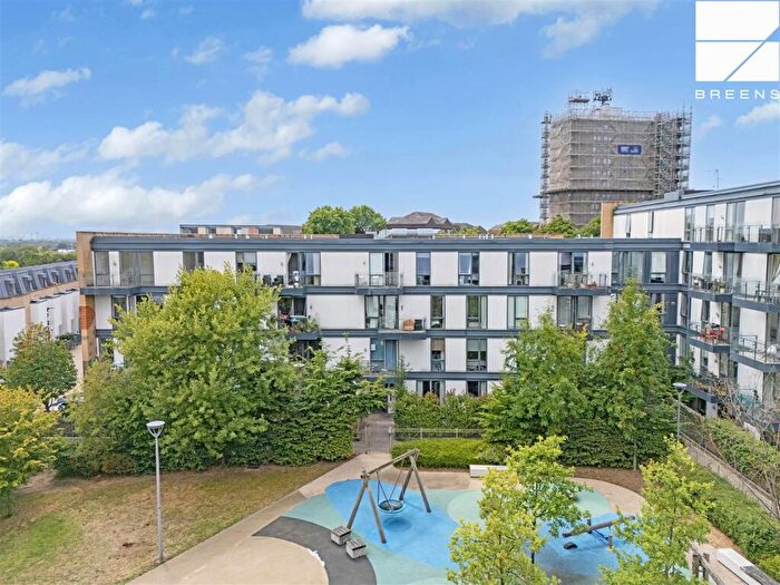 2 Bedroom Flat For Sale In Jacks Farm Way, London, E4