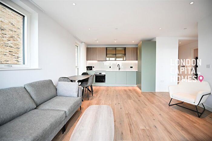 2 Bedroom Flat To Rent In Iris House, Cedrus Avenue, UB1