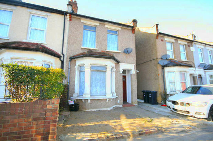 3 Bedroom End Of Terrace House To Rent In Ley Street, Ilford, IG1