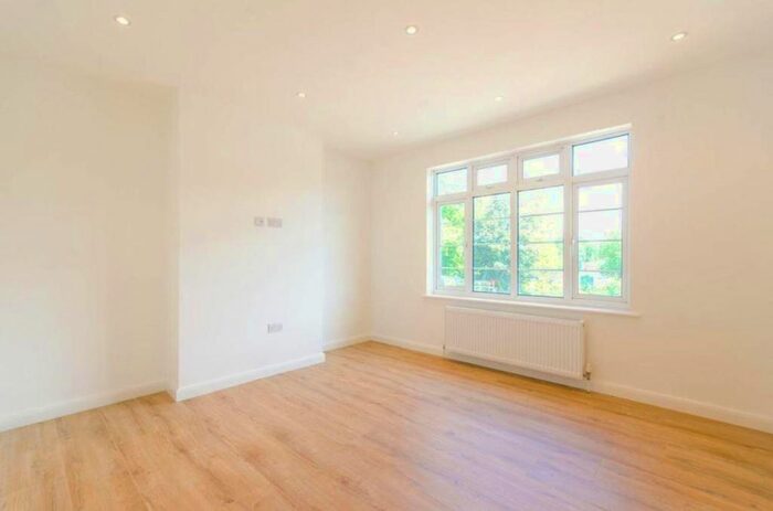 2 Bedroom Flat To Rent In Risborough Close, Muswell Hill, London, N10