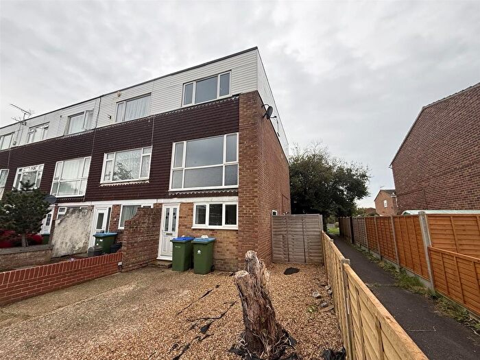 4 Bedroom End Of Terrace House To Rent In Colebrook Road, Littlehampton, BN17