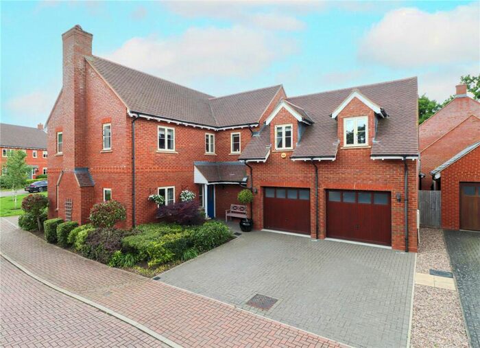 5 Bedroom Detached House For Sale In Bell Farm Close, Studham, Dunstable, Bedfordshire, LU6