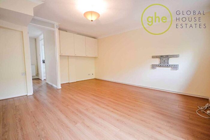 2 Bedroom Terraced House To Rent In Caledonian Wharf, Isle Of Dogs, London, E14