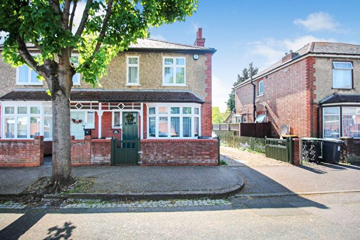 3 Bedroom Semi-Detached House To Rent In Willow Road, Bedford, MK42